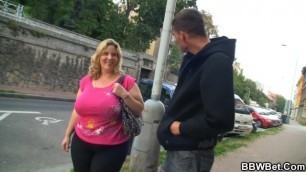 Mature with Huge Tits and a Huge Ass, Gets Pickpocketed!