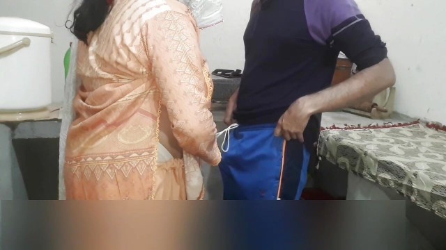 Pregnant Stepmom ko kitchen me choda - Desi Sex video